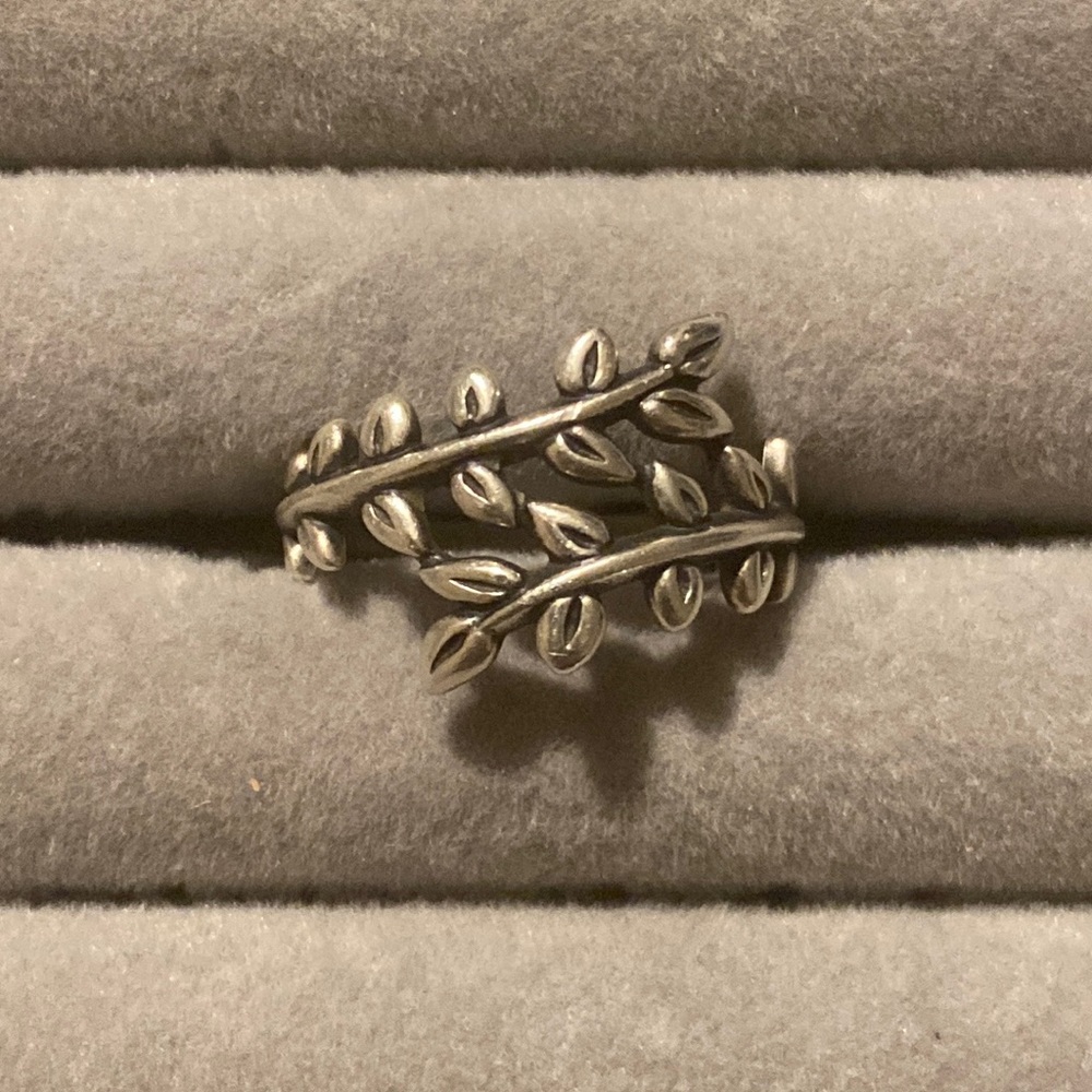 Delicate Vines Ring